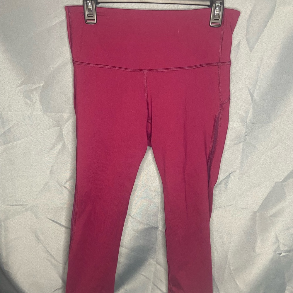 Old Navy Women's Fuchsia Cropped Leggings
